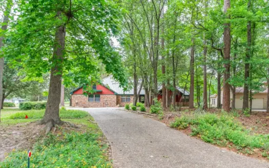 Move In Ready 3/2/2 Golf Course Home in Holly Lake Ranch, Texas