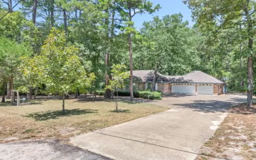 3/2/3 Holly Lake Ranch, Texas Home for Sale in Wood County, TX