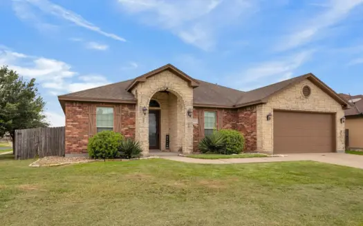 Super Corner lot gorgeous HOME in Calallen