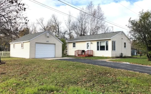 Home in Town for Sale in International Falls Mn