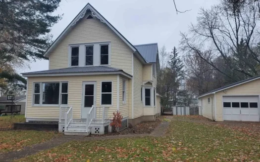 Home for Sale in Iola, Wi