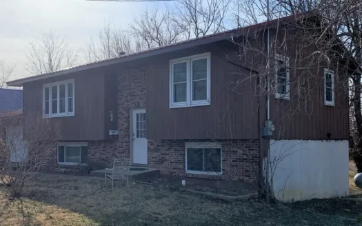 Bi-level Home in Salem City Limits Dent County Missouri