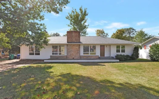 Home for Sale Close to Park & School in Willow Springs, Mo