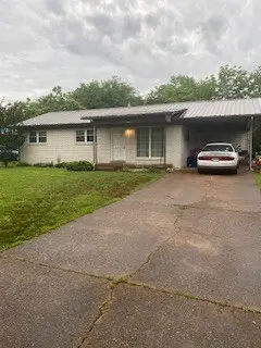 Home in Town for Sale in Hohenwald, Tennessee