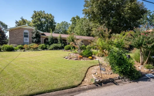 5br / 3ba Brick Home for Sale on Corner Lot in Nashville, Tn
