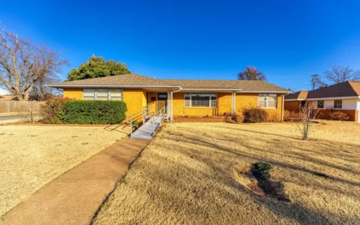 Western Oklahoma Home for Sale, Clinton, Ok, Custer County