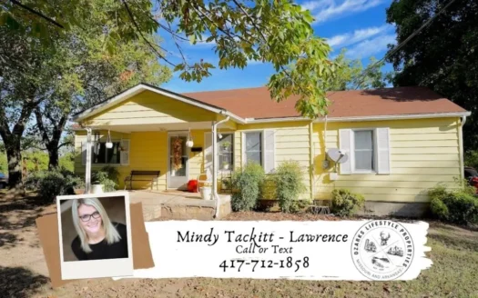 Home in Town for Sale in Thayer, Mo