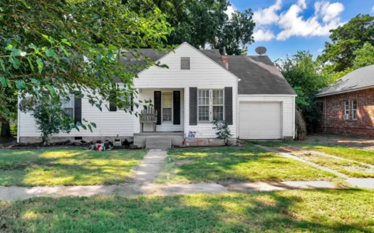 1 1/2 Story Home for Sale in Elk City, Oklahoma