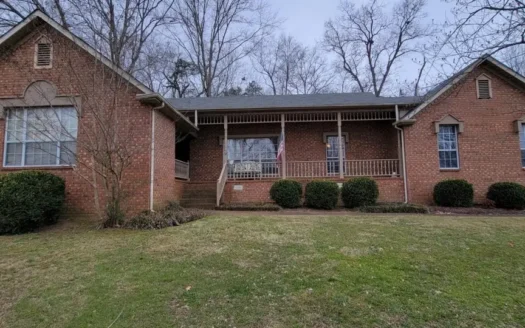 Lake Living, Here Is Your Home.