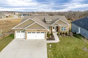 Beautiful 4 Bedroom, 3 Bath Walkout Located in the Vineyards