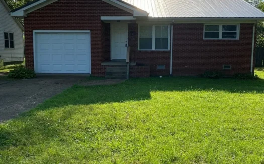 Single Family Home in Town for Sale In, Hohenwald, Tennessee