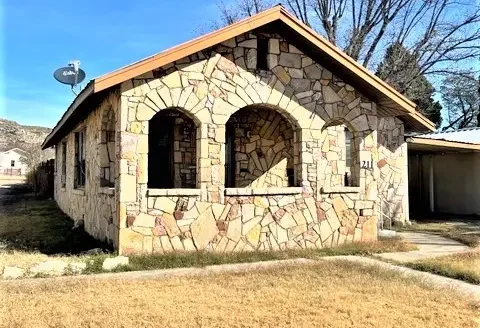 Sanderson House for Sale 211 E Richard St Terrell Co