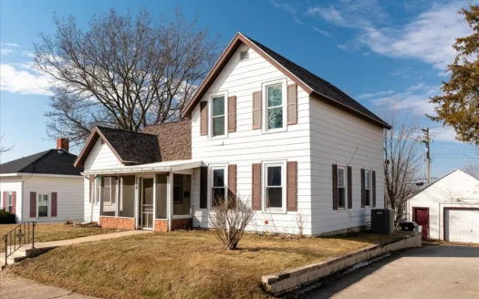 3 Bed 1 Bath Home in the Heart Of Onalaska
