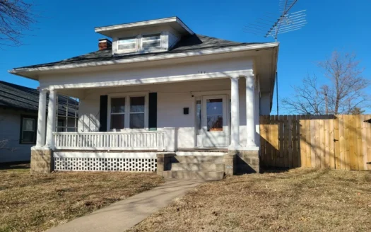 Beautiful 2-3 Bed Home with Updates in Nice Neighborhood