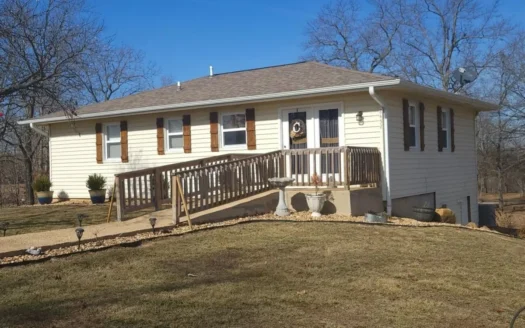 Home for Sale Near West Plains, Move in Ready