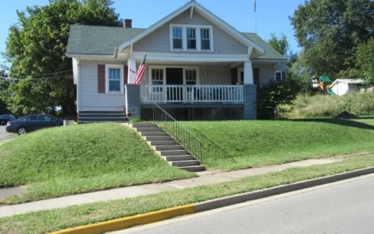 4 Bedroom Home Covered Front Porch Lr Dr Huntington in