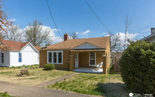 How About This Cottage in Mena?