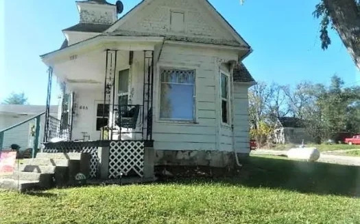 Cozy 2 Bedroom Home on Nice Corner Lot in Clarksdale, Mo