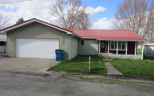 3 Bedroom, 2 Bath Home, Oblong, Il