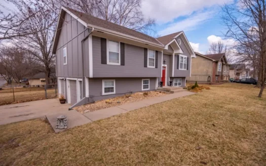 Home for Sale in Oak Grove, Mo