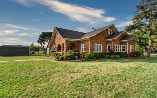 Stunning 5 Bedroom Home for Sale in Elk, City Oklahoma