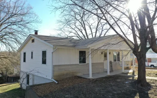 Adorable Home and Workshop for Sale in Hermann!