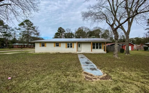 Home for Sale in Geneva, Al W/ Pool, Pole Barn & Pool Bath