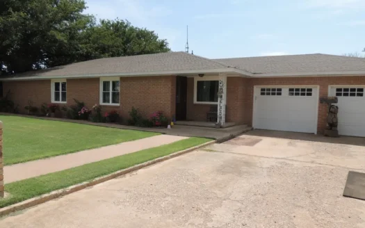 Four Bedrooms, Move in Ready, Spacious Home in Amherst, Tx