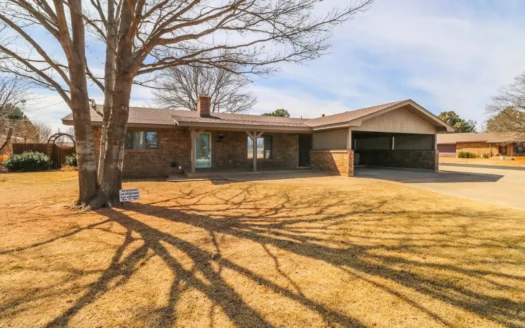 Great Home for Sale in Sudan, Tx 3 Bedroom with a Basement!
