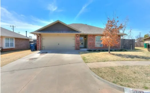 Home for Sale in Yukon, Oklahoma