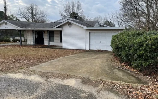 Large Spacious Home in Town for Sale in North Arkansas