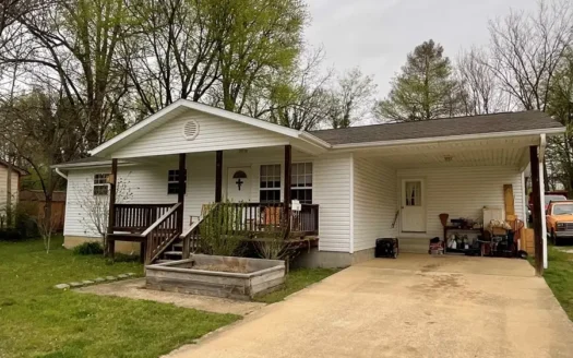 Beautiful Custom Built 3 Bedroom 2 Bath Home, Built in 2006!