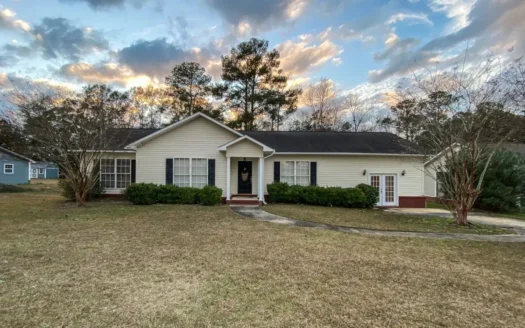 3 Bed / 2 Bath Home for Sale in Town Geneva