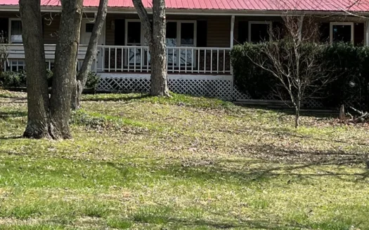Lovely Home on the Edge Of Salem, Missouri!
