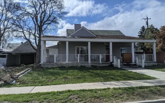 Eastern Oregon Home – Home Located by Library in Burns