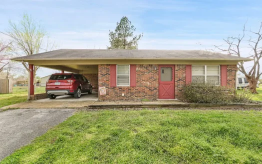 3 Br / 1 Ba – Brick Home for Sale in Atwood, Tennessee