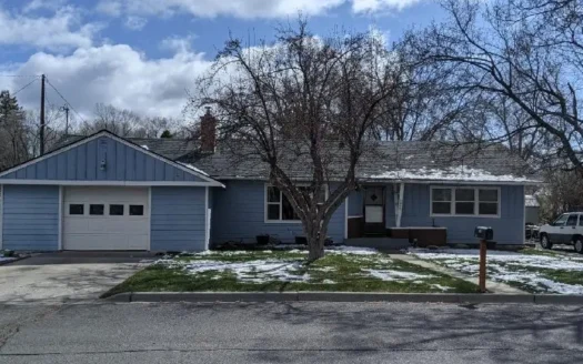Eastern Oregon Home – Home Located on Hill in Burns