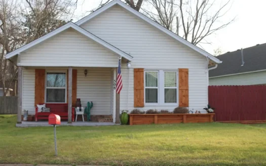 Adorable Updated 2/1/1 in Town – Winnsboro Wood County Texas