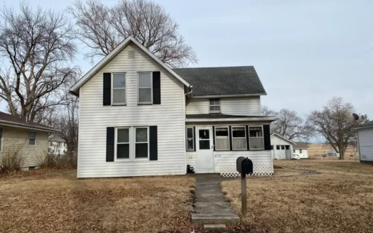 4br for Sale, Laundry Main Level, 2 Car Garage, Woodbine,ia