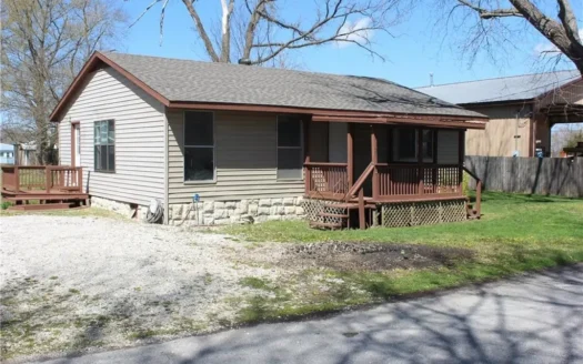 Home for Sale in Avoca