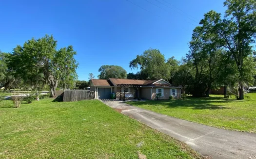 Home in Town – Chiefland Florida!