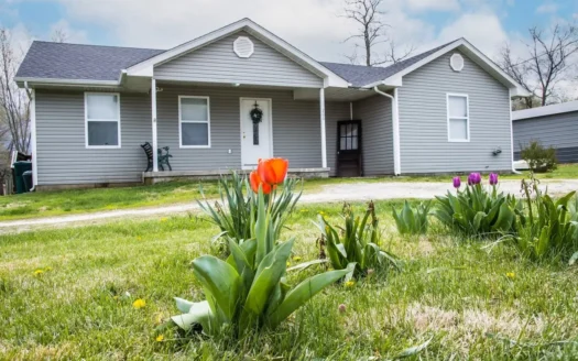 Beautiful 4 Bedroom Home in Fair Play, Missouri