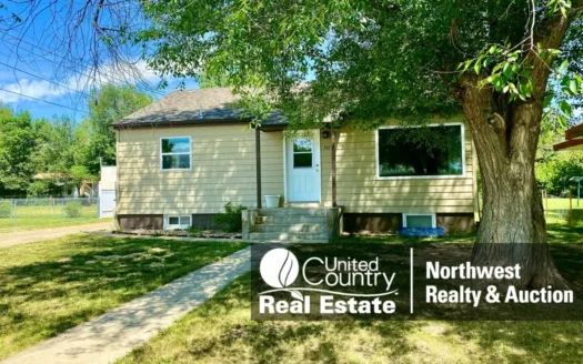 Remodeled House in Town, 4 Bedrooms, 2 Bath, Near School