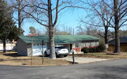 Super Nice 3 Bed 2 Bath Home on a Corner Lot