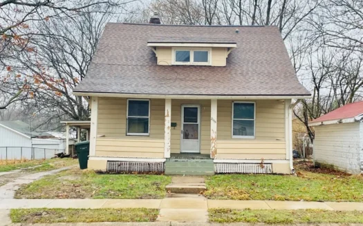 Home in Town Close to Everything!