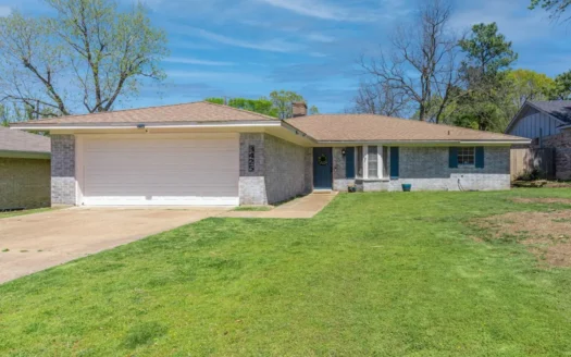 Home in Town Paris Tx Lamar Co