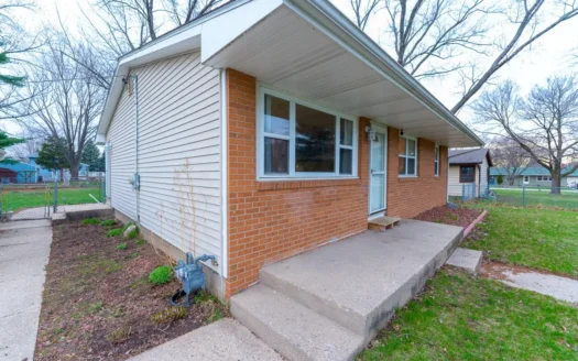 Cute 3 Bedroom, 2 Bathroom Beloit Wi