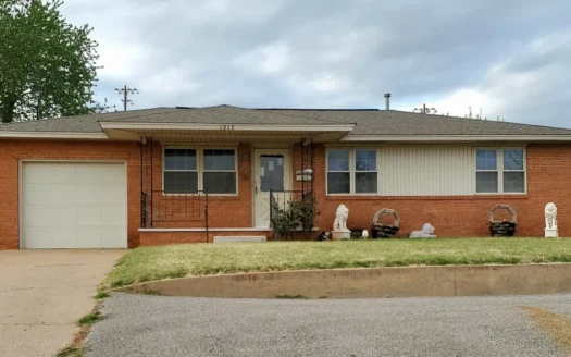 3 Bed House for Sale, Clinton, Ok 73601