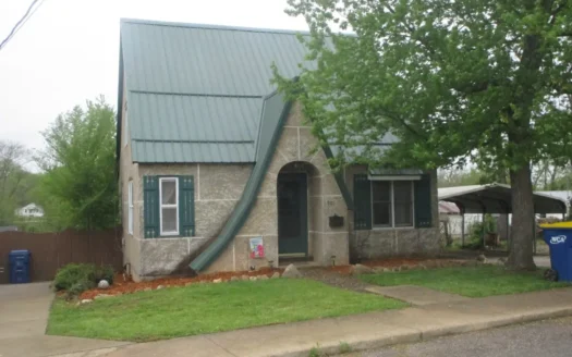 2 Bedroom Stone Home W/ Fenced in Yard