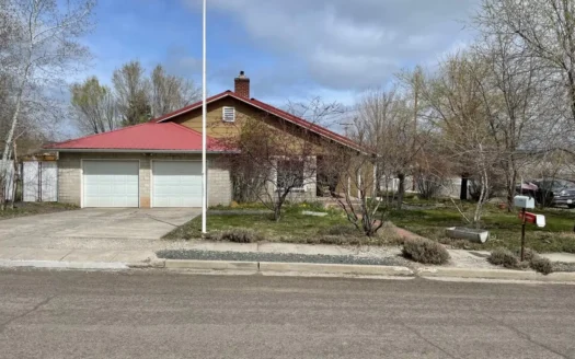 Charming Older Home with Large Back Yard in Town Of Alturas